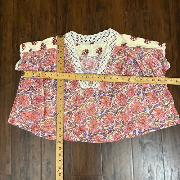 FREE PEOPLE Leilani Cropped Tee Boxy Multi Floral Print Crochet Trim - Picture 11 of 11